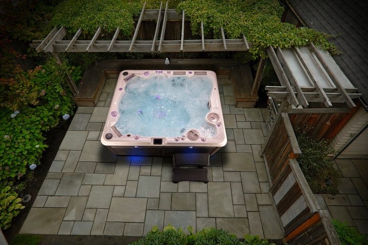 Hydropool - outdoor hot tub