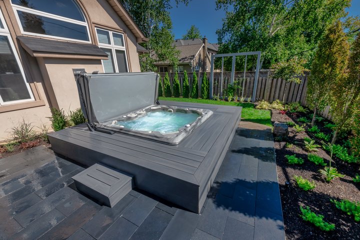 720 - outdoor hot tub 