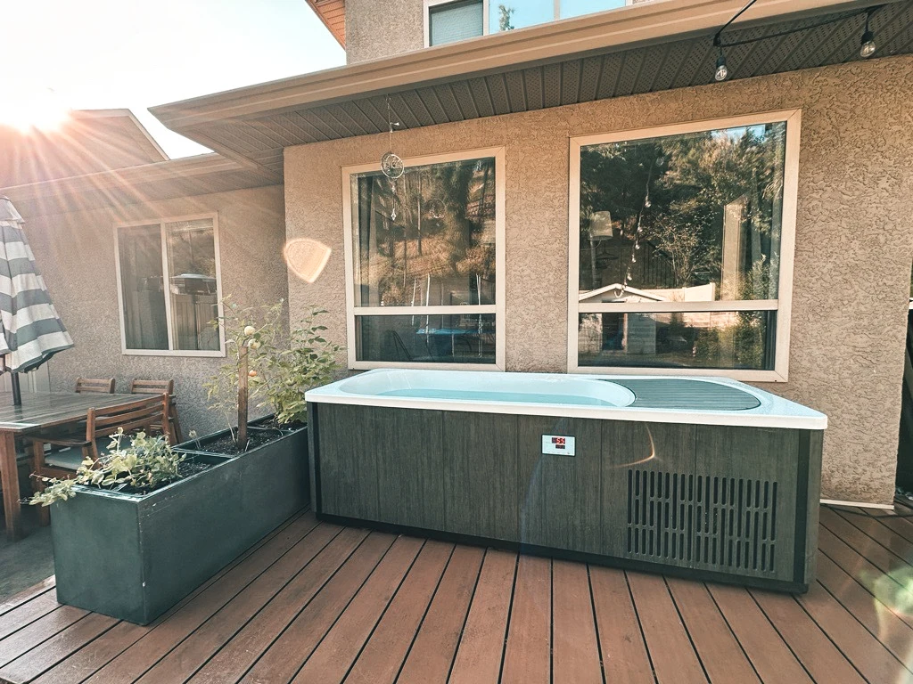 Kodiak cold plunge tub