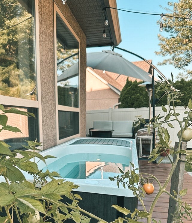 Kodiak cold plunge tub